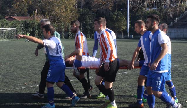 Bileği kırılan oyuncuya, ilginç müdahale