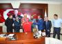 Posbıyık’a forma ve atkı hediye ettiler…