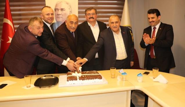 Şahin, TSO’da sürprizle karşılandı…