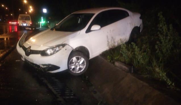 Araç hurdaya döndü… Yaralılar uzaklaştı…