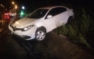 Araç hurdaya döndü… Yaralılar uzaklaştı…