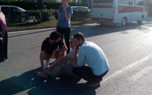 Hızını alamayan sürücü yaya geçidinde yaşlı adama çarptı 