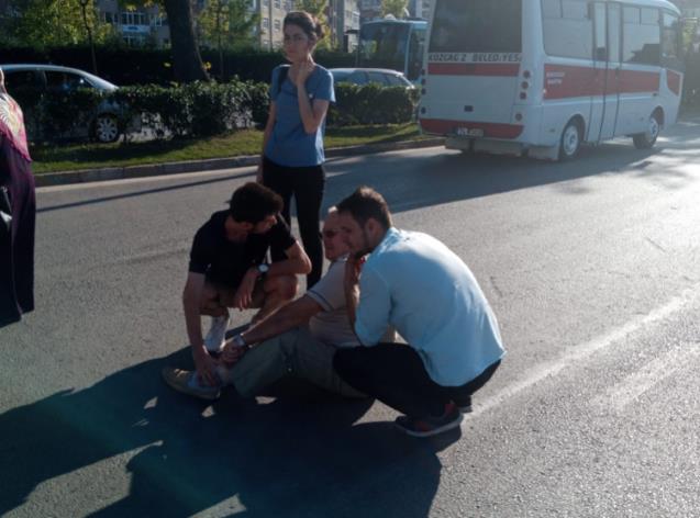 Hızını alamayan sürücü yaya geçidinde yaşlı adama çarptı 