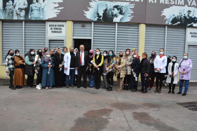 BAŞKAN POSBIYIK, KURSİYER KADINLARIN GÜNÜNÜ KUTLADI