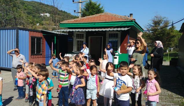 MİNİK KALPLERDEN BARINAK HAYVANLARINA MAMA DESTEĞİ