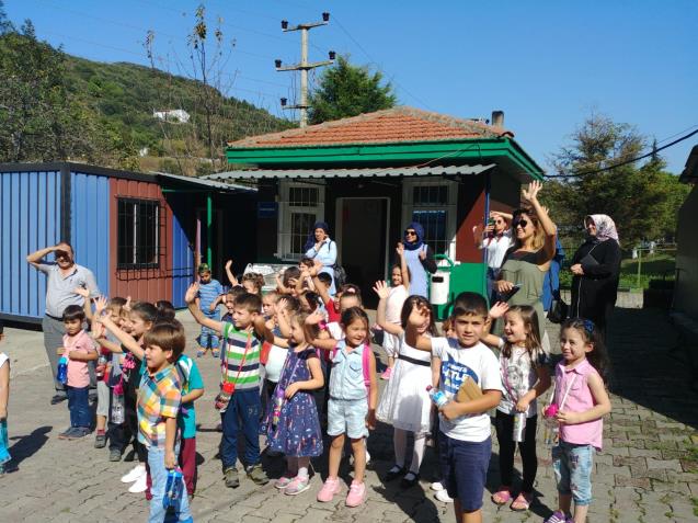 MİNİK KALPLERDEN BARINAK HAYVANLARINA MAMA DESTEĞİ