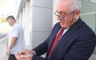 Yavru kuşu baktılar, eski gücüne kavuşunca doğaya saldılar