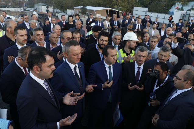 Çevre ve Şehircilik Bakanı Camii inşaatını inceledi