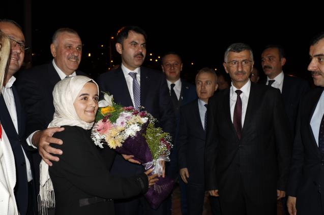 Bakan Murat Kurum, Kozlu Belediyesi'ni ziyaret etti