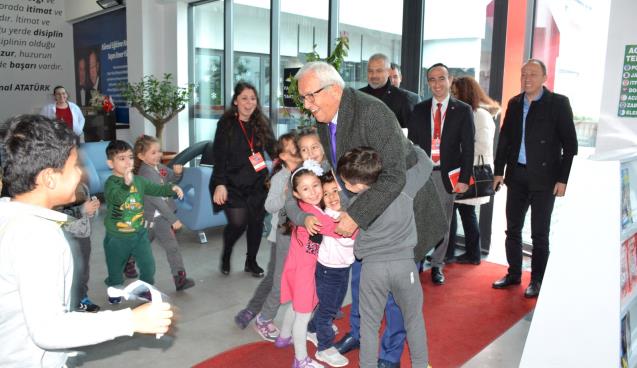 ÖĞRENCİLERDEN POSBIYIK’A SEVGİ SELİ