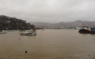 Zonguldak'ta yağışla birlikte liman sarıya döndü