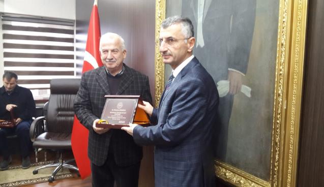 Yenilenmesine destek verenlere plaketleri verildi