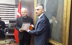 Yenilenmesine destek verenlere plaketleri verildi