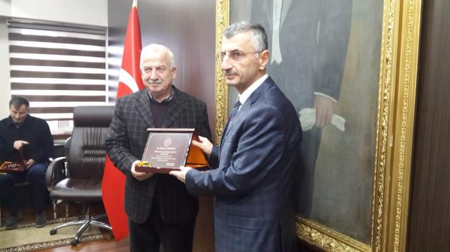 Yenilenmesine destek verenlere plaketleri verildi
