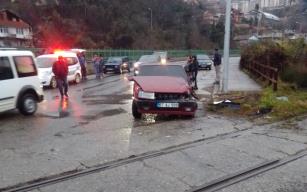 Yük treni çarptı, sürücünün burnu bile kanamadı