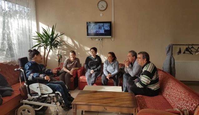 Çiçek sahaya indi…