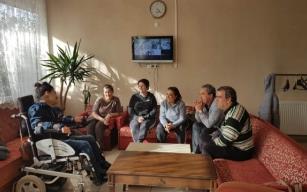 Çiçek sahaya indi…