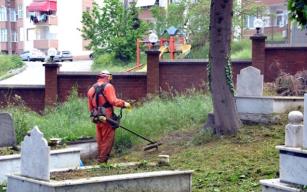 Mezarlıklarda Ramazan temizliği…