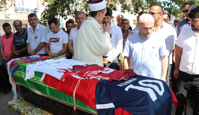 Kazada ölen milli futbolcu son yolculuğuna uğurlandı