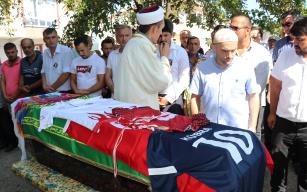 Kazada ölen milli futbolcu son yolculuğuna uğurlandı