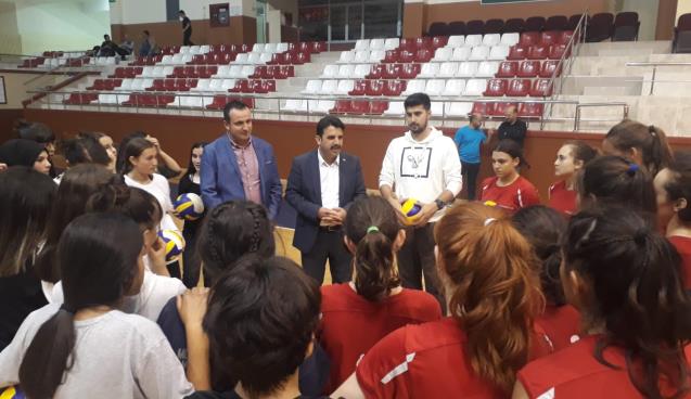 Çakır antrenör ve sporcularla buluştu