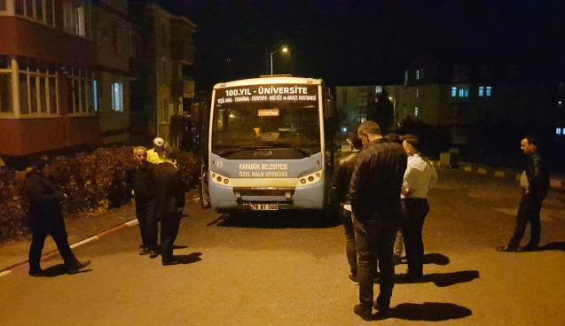 Seyir halindeki halk otobüsü alev aldı