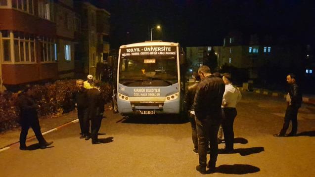Seyir halindeki halk otobüsü alev aldı