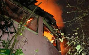 Zonguldak'ta ev yangınında mahalleli korku dolu anlar yaşadı