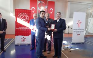 KKTC gazi ve şehit yakınlarına milli mücadele plaketiverildi