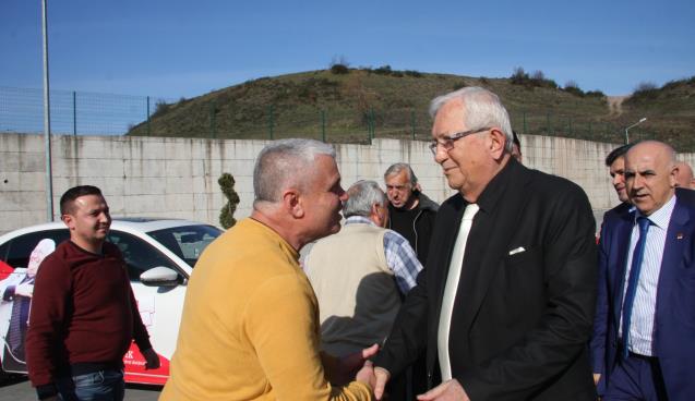 Sıkıntılarını dinledi..