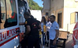 Yangında mahsur kalan yaşlı adamı ablası kurtardı 